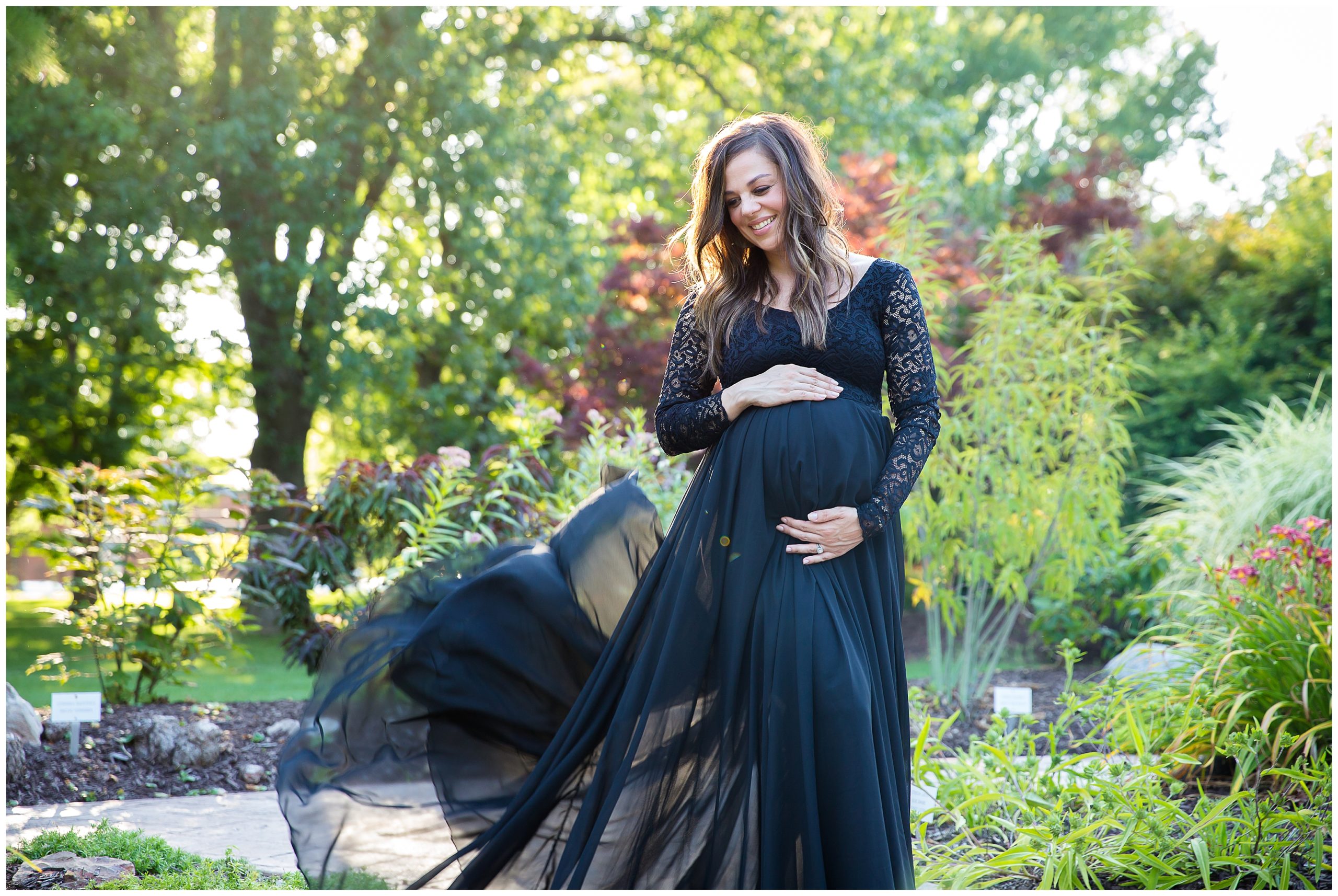 Shelter gardens maternity photo session by Bella Faith Photography